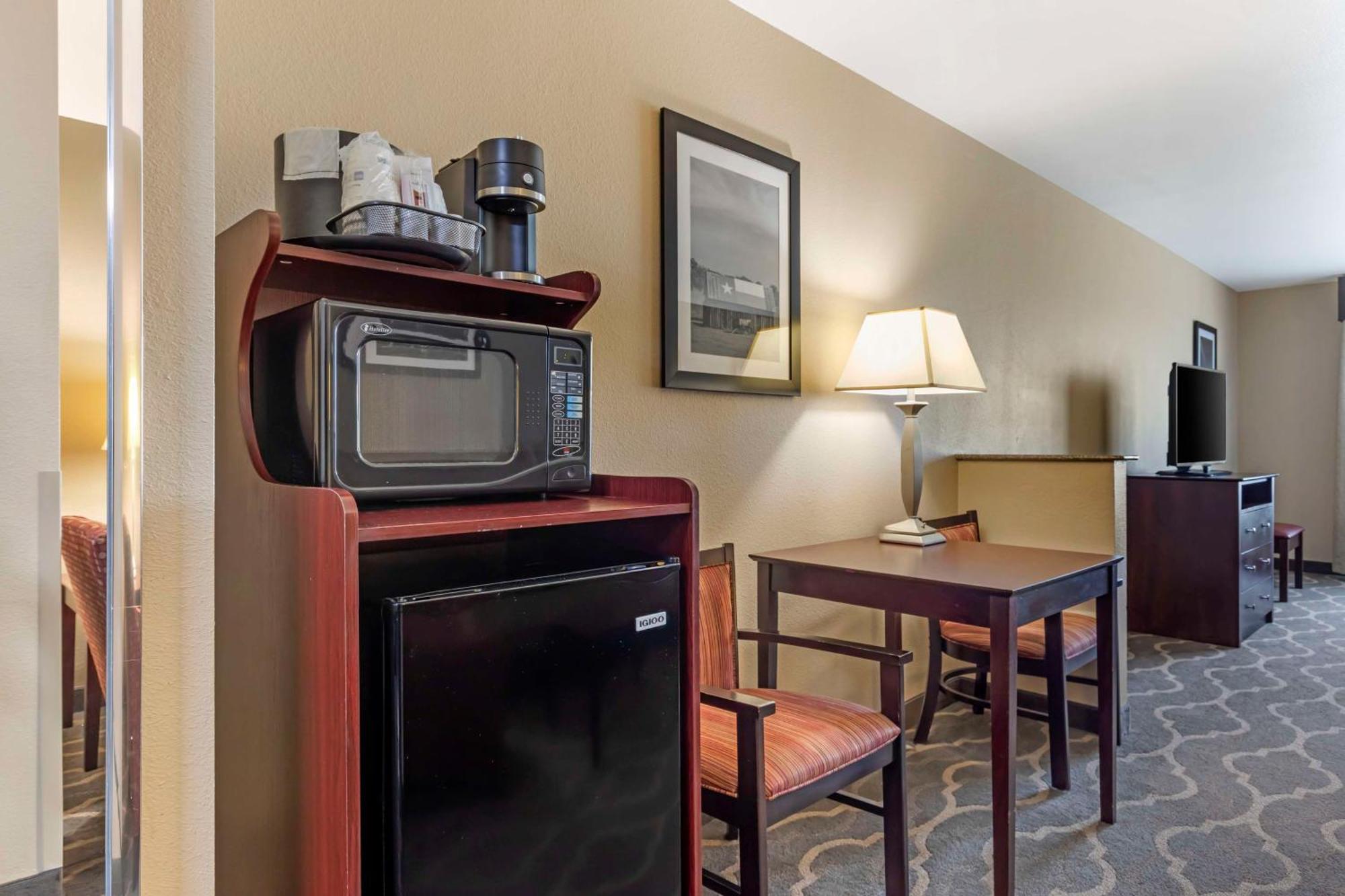 Best Western Plus Burleson Inn & Suites Экстерьер фото