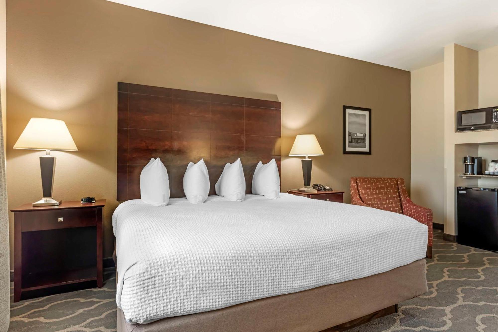 Best Western Plus Burleson Inn & Suites Экстерьер фото