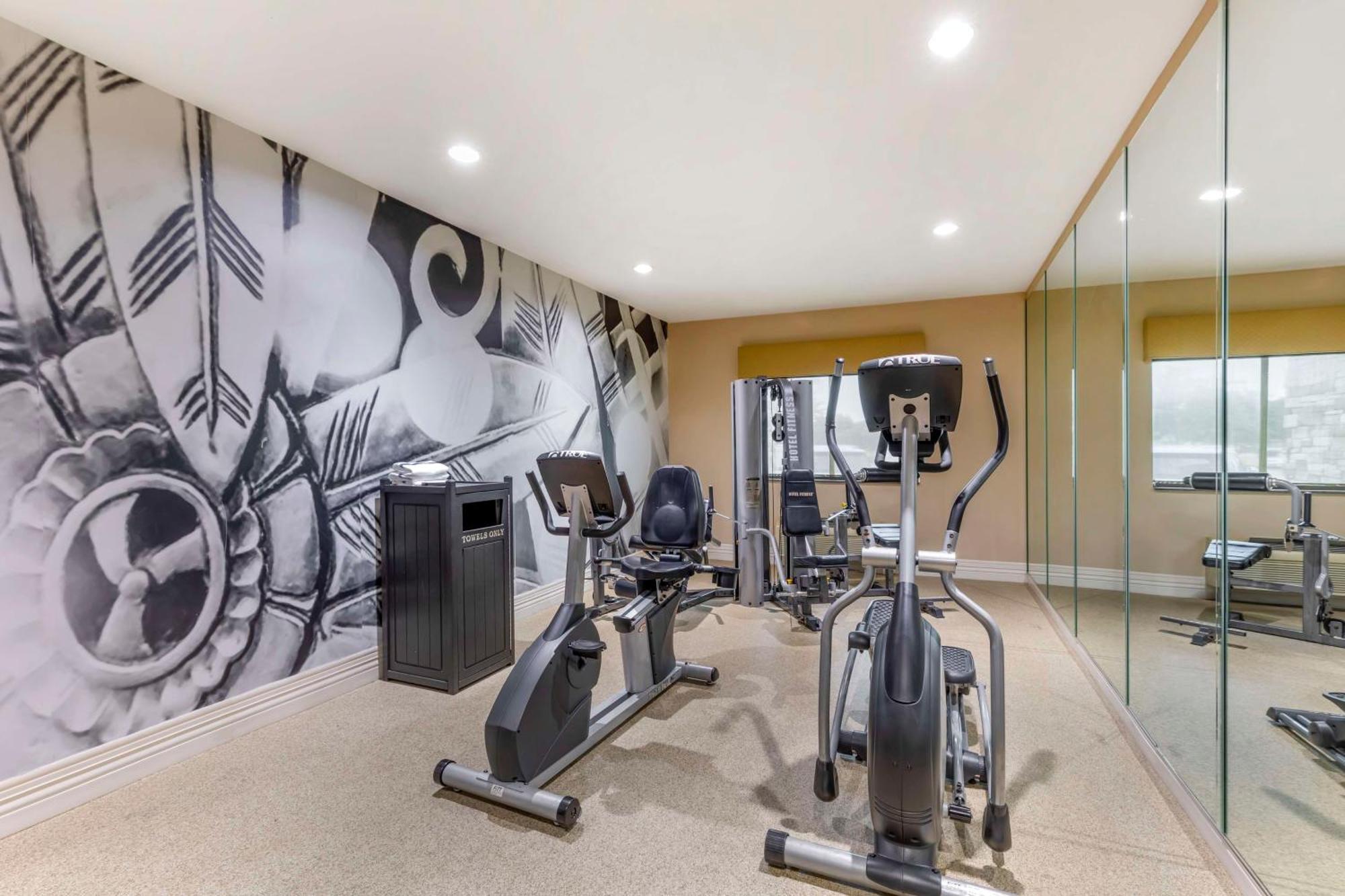 Best Western Plus Burleson Inn & Suites Экстерьер фото